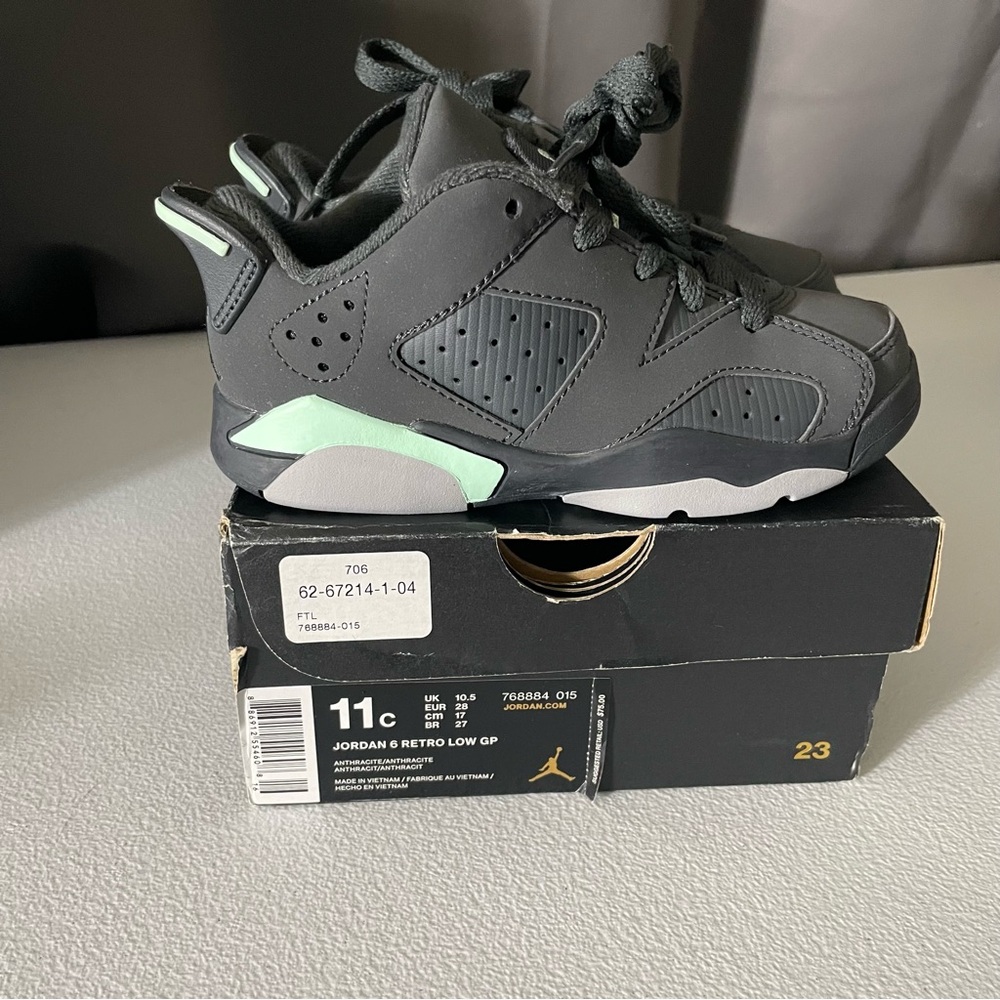 Jordan 6 Retro Black and Green Lowtop Sneakers Size 11C NIB NWT Classic AJ6